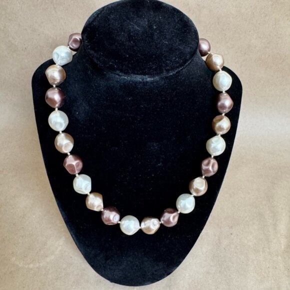 Faux Pearl Multicolour Necklace and Bracelet Set with Magnetic ClOne Sizeure - Picture 2 of 7